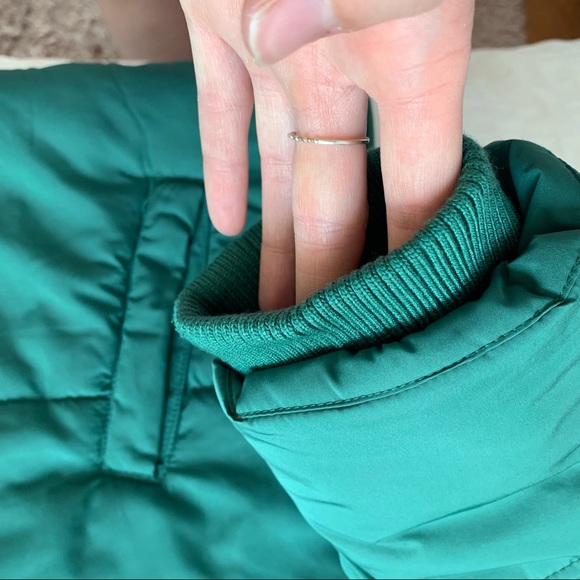 SOLD - RVCA green cropped puffer jacket - Picture 7 of 9